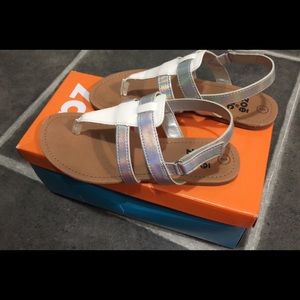 Size 2 Zoe and Zac Kids Sandals Flip Flops Shoes